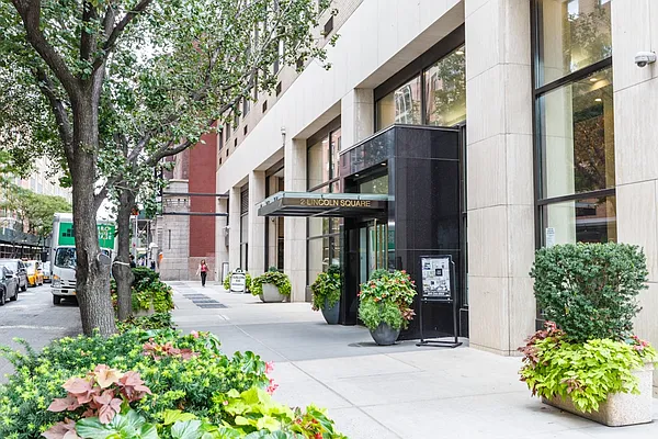 Rented by Greystar | media 9