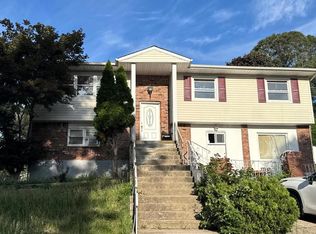 43 Cherry St, Selden, NY 11784
