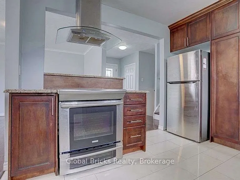 77 Milford Haven Dr E — Photo 6
