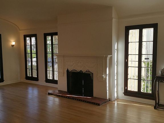 4th image of 363 N Orange Dr