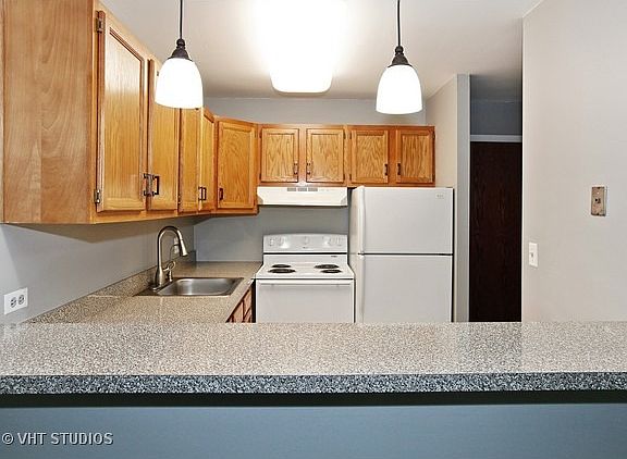 3rd image of 1811 Four Lakes Ave APT 2E