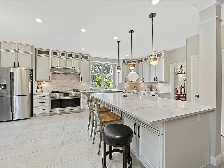 10700 Hastings Ln — Photo 9