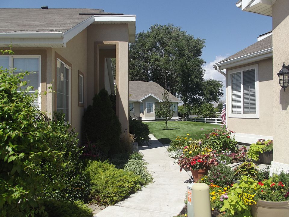 1st image of 412 E Marina Cir
