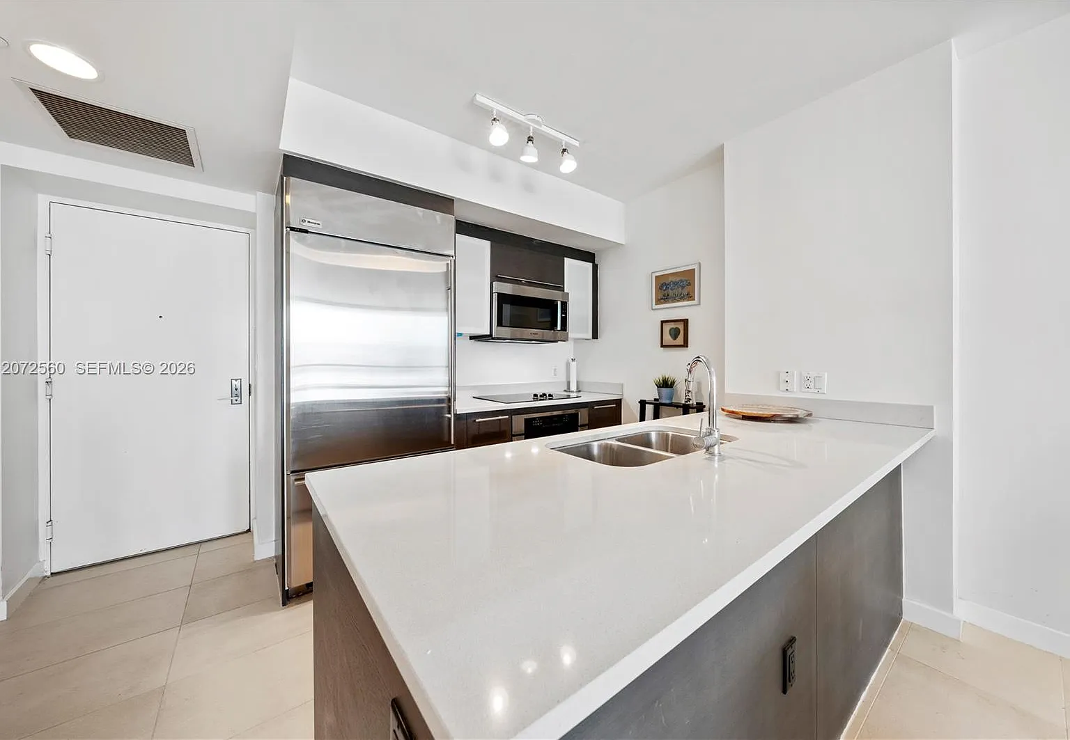 500 Brickell West Condo — Photo 1