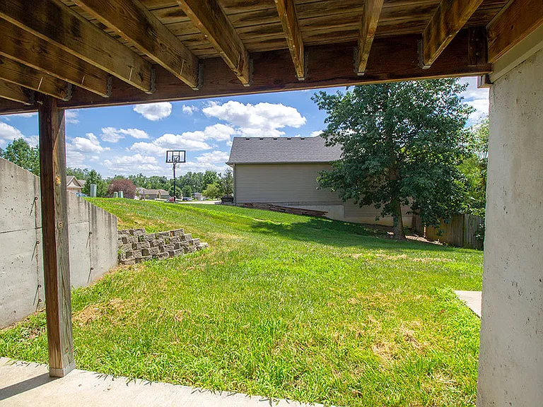 208 Jackal Dr — Photo 9