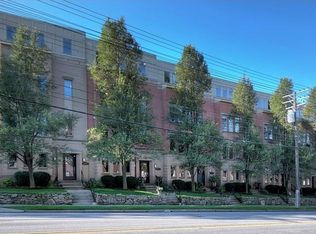 12480 Cedar Rd, Cleveland, OH 44106