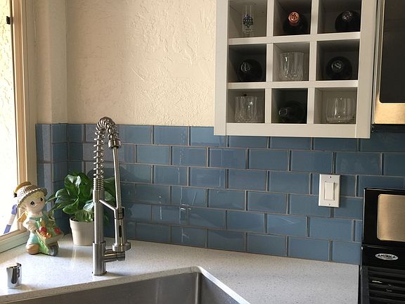 Deep single sink, wine shelf