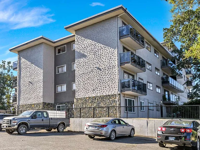 3244 Quadra St — Photo 4