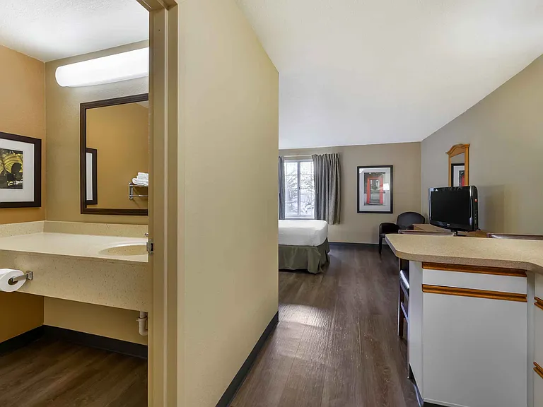 Studio Suite - 1 Queen Bed