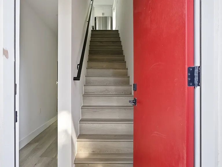 21721 Hart St — Photo 3