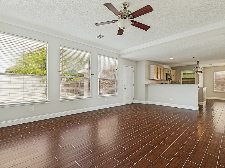 3900 Columbus Dr — Photo 8