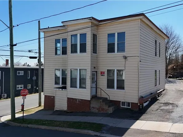 274 Tower St #272, Saint John, NB E2M 1Z6