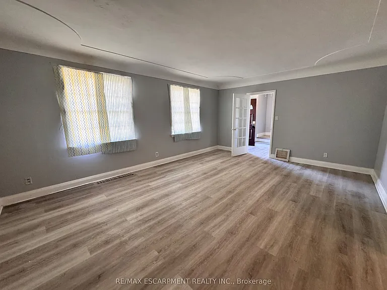 46 Plains Rd E #UPPER — Photo 5