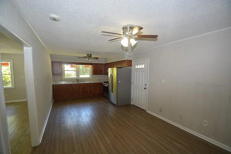 611 White St — Photo 2