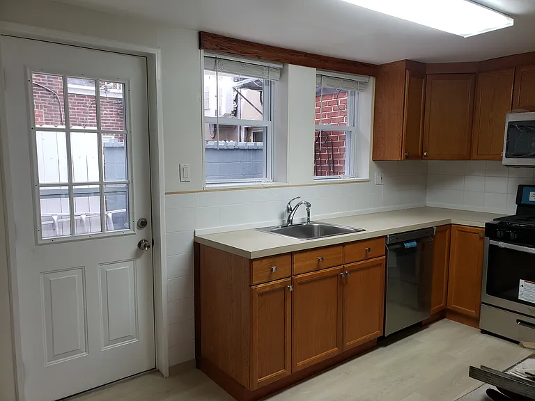 1215 Gerritt St — Photo 8