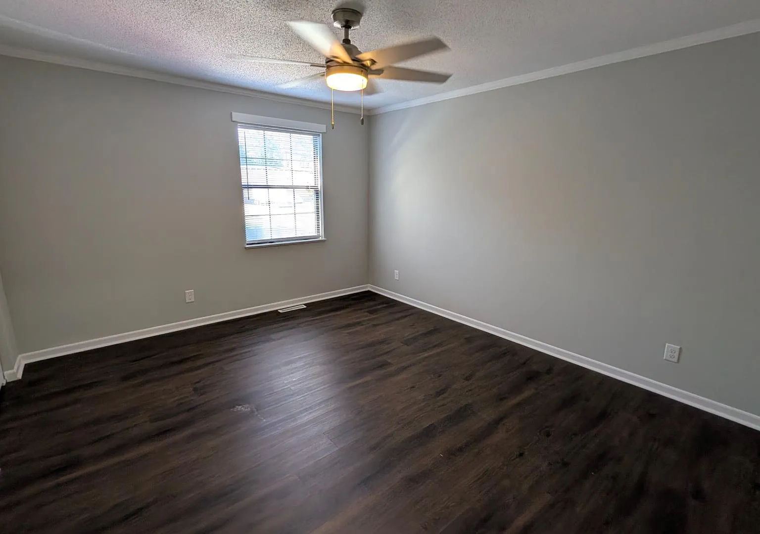 102 Lynn Cir - Unit 2D — Photo 4