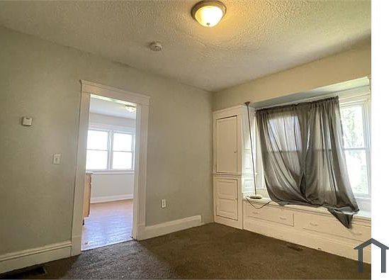 5th image of 10301 Dickens Ave
