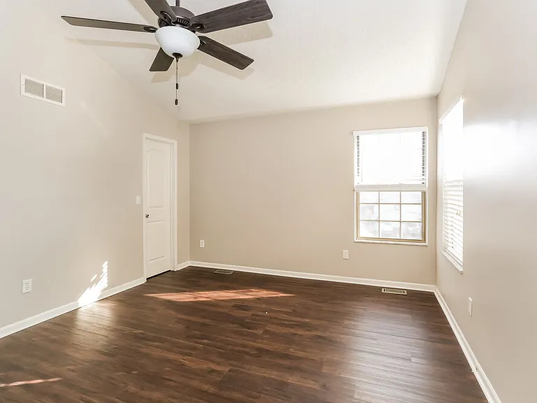 561 Quail Hollow Dr S — Photo 10