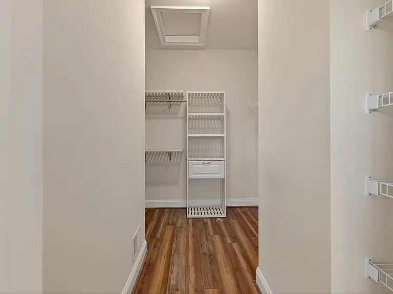 2942 Templehof Ct — Photo 34