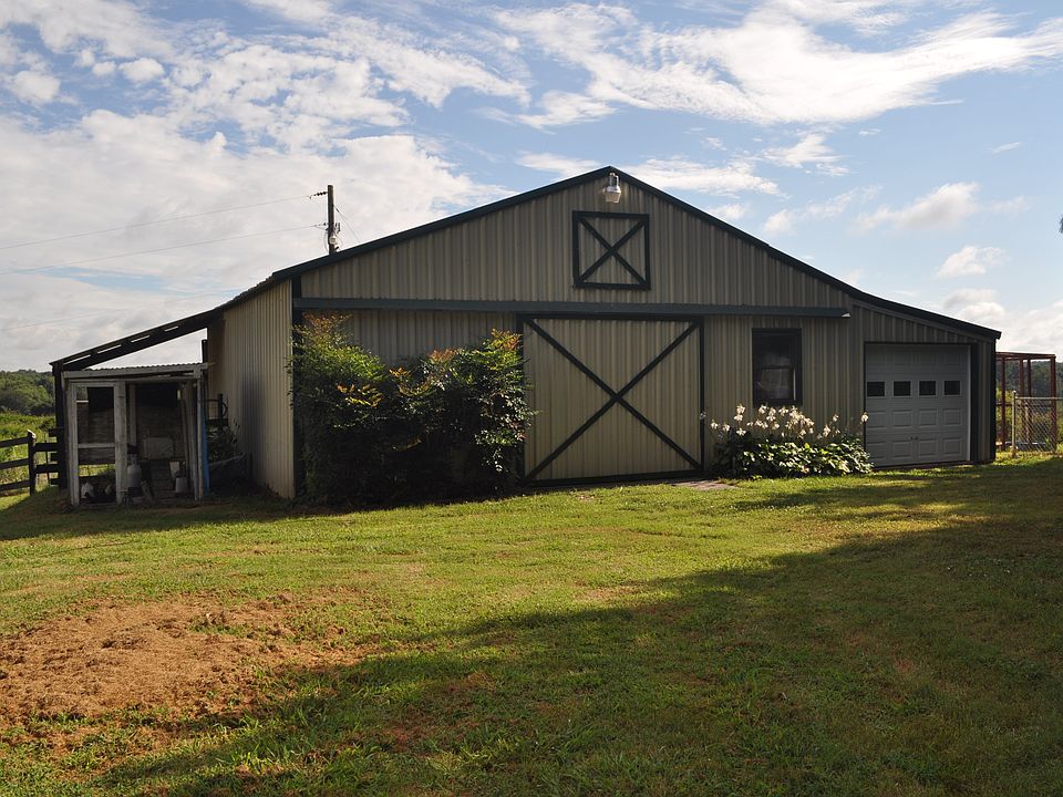 3 stall barn,loft,3rd garage