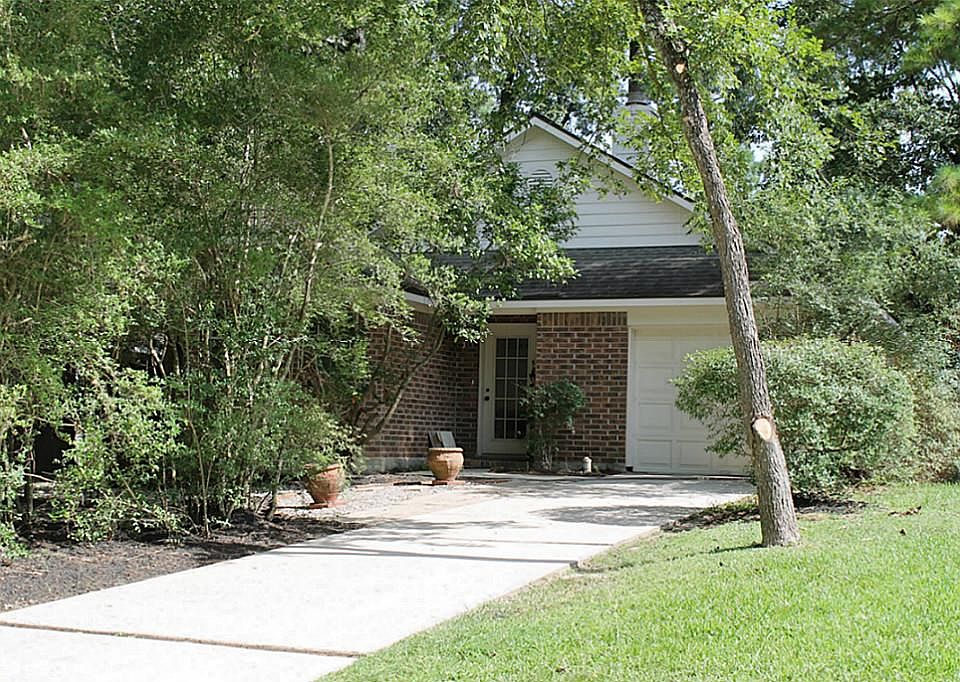 Adorable home in Indian Springs. So many items replaced: A/C, heat, fence, paint, tub and more.