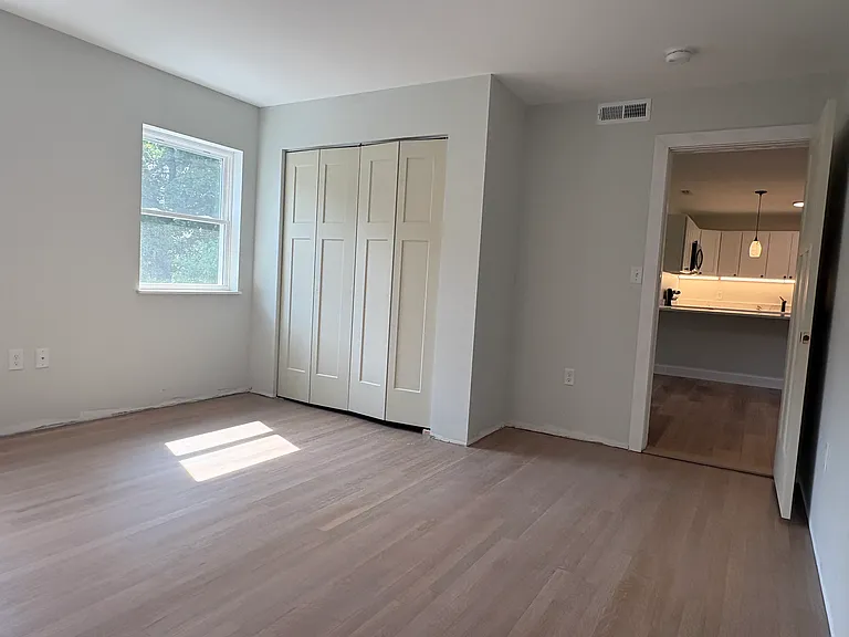 469 Amherst St #2R — Photo 8