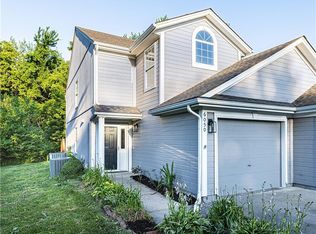 6050 NE Moonstone Dr, Lees Summit, MO 64064