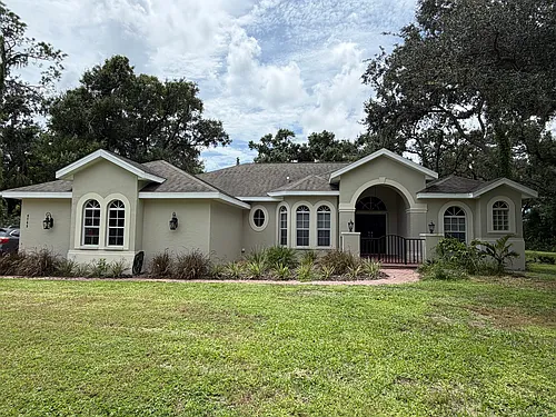 4749 Acorn Cir Photo 1
