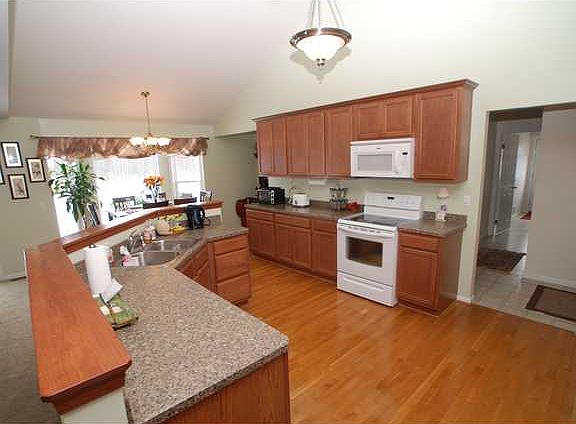 3rd image of 6016 Lillypond Way
