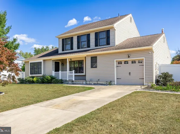 17 Scenic View Dr, Sicklerville, NJ 08081