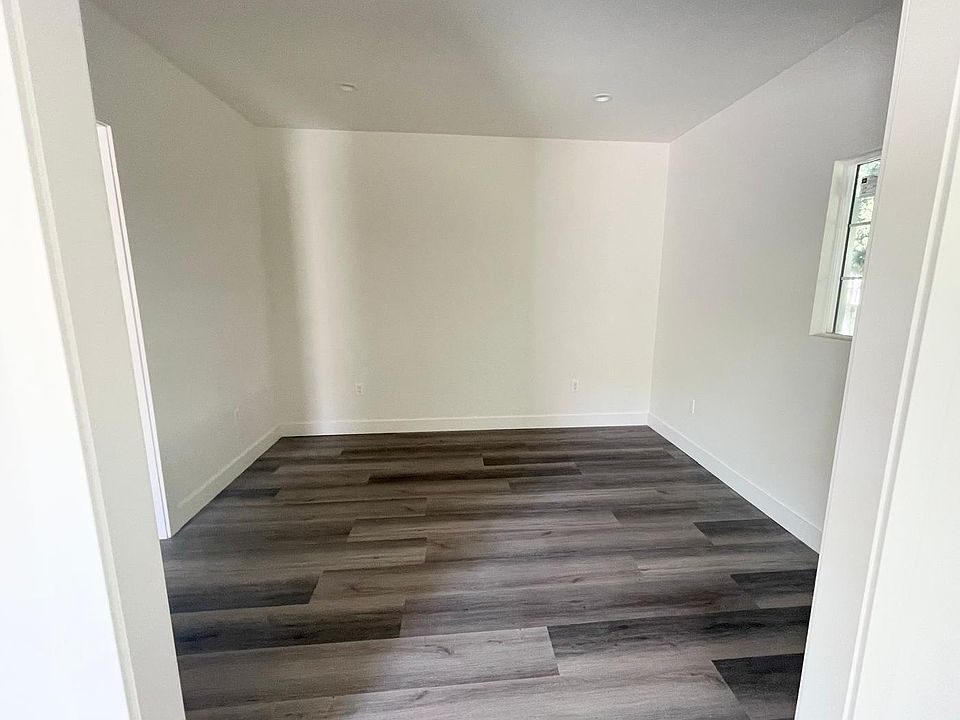 2nd image of 5519 Romaine St