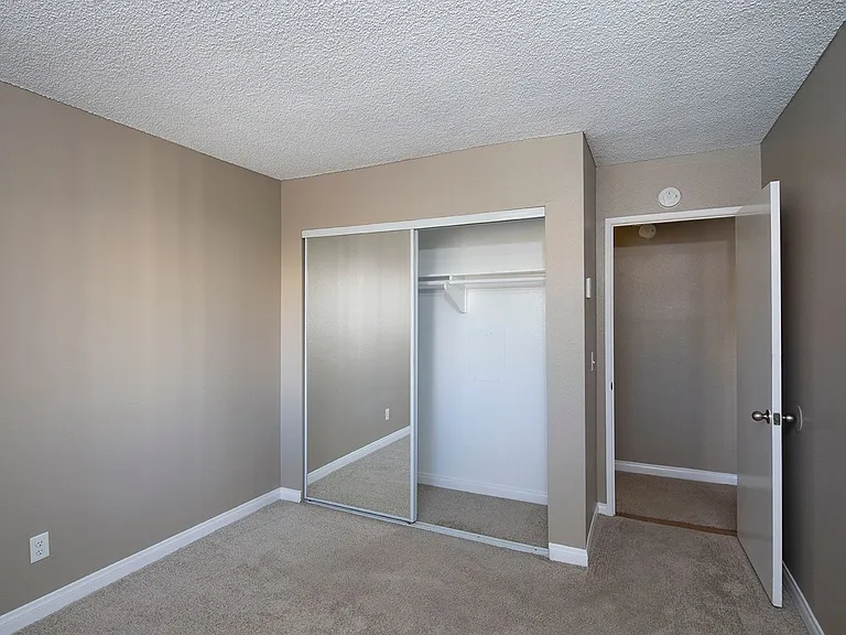 Royal Village Apartments — Photo 27
