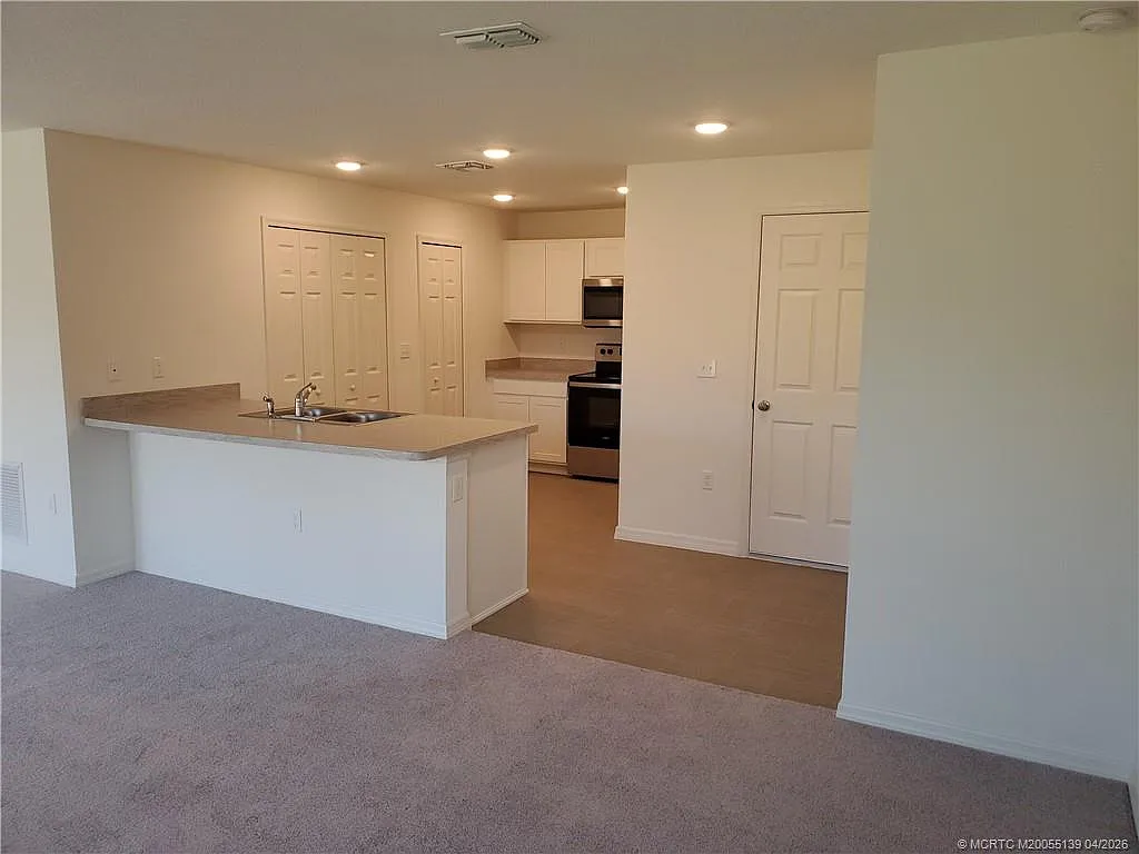 3 bed, 2.0 bath, 1284 sqft, $2,295 — Photo 3