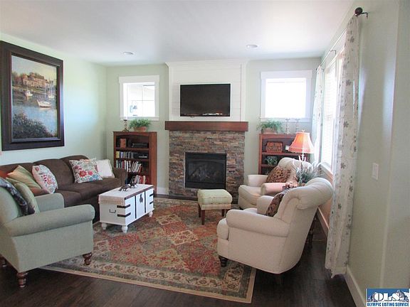 2nd image of 809 McFarland Dr