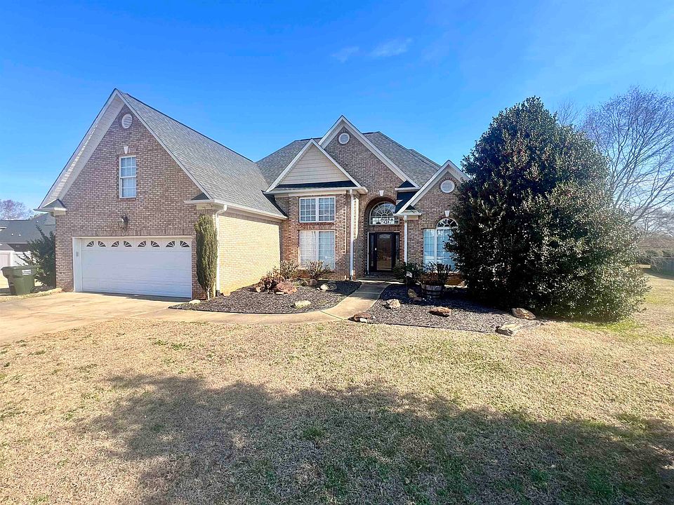 1st image of 515 Blackstone Dr