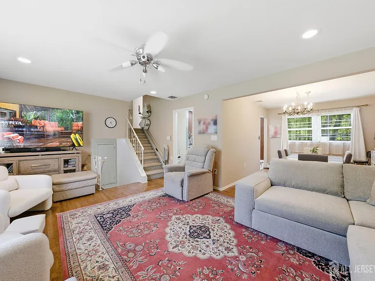 34 Ventnor Dr — Photo 25