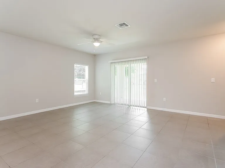 1013 Coatbridge Dr — Photo 4