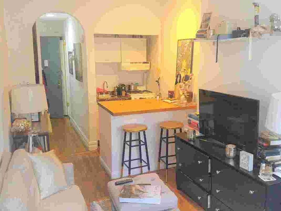 1st image of 240 W 16th St APT D4