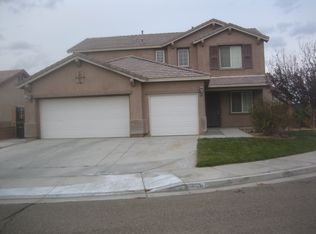 14531 Hummingbird Rd, Victorville, CA 92394