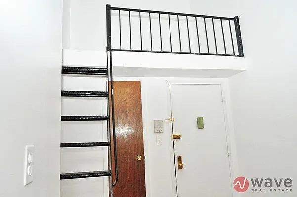 Rented by Wave Real Estate Group | media 3