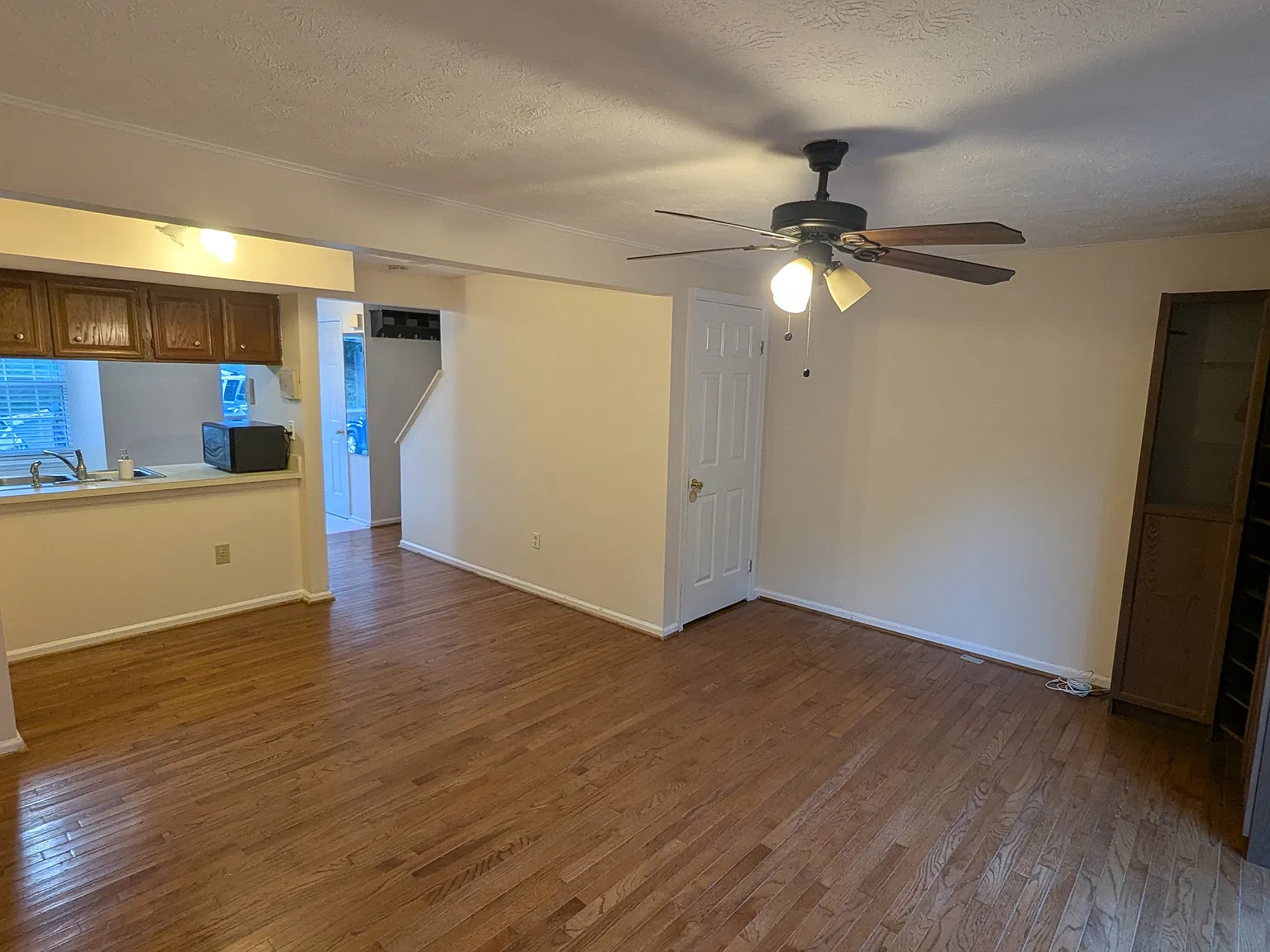 2 bed, 2.5 bath, 930 sqft, $2,350 — Photo 2