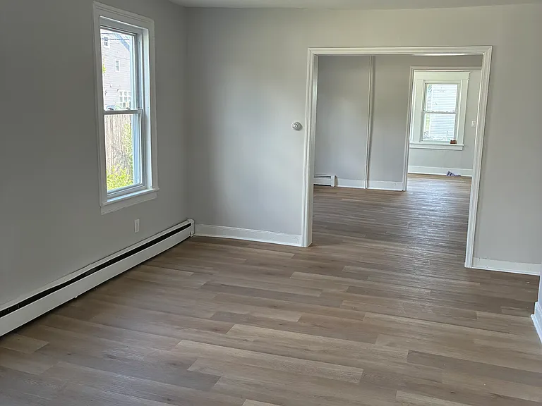 27 Pearl St — Photo 3