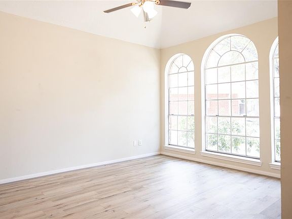 3rd image of 119 Lindencrest Court