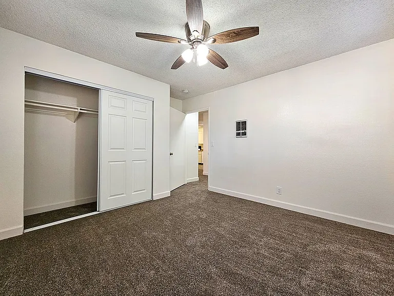 Valley View Apartments — Photo 18