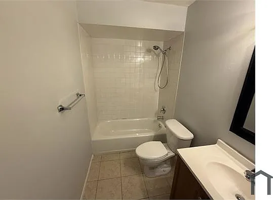 3937 Broadway Ave #4 — Photo 4