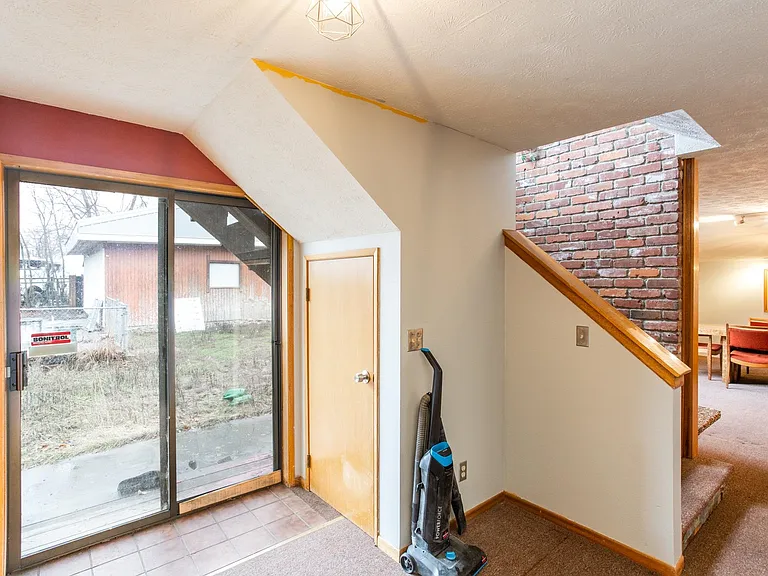 10623 E Montgomery Dr — Photo 9