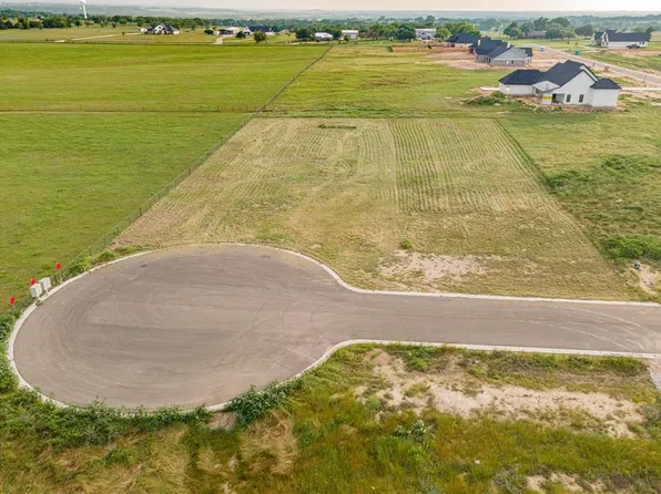 110 Rayford Dr, Lorena, TX 76655