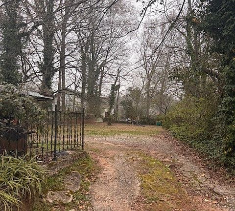 4th image of 147 S Poplar Street