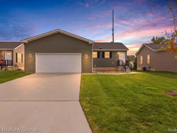 4426 Maple Leaf Trl, Flint, MI 48506