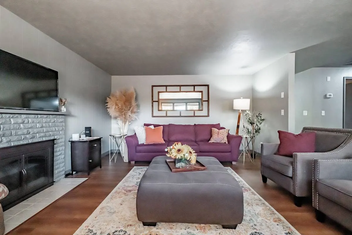 5 bed, 1464 sqft, $676 — Photo 2